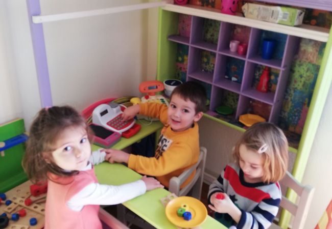 Ποιος θα ψωνίζει στο μαγαζάκι μας