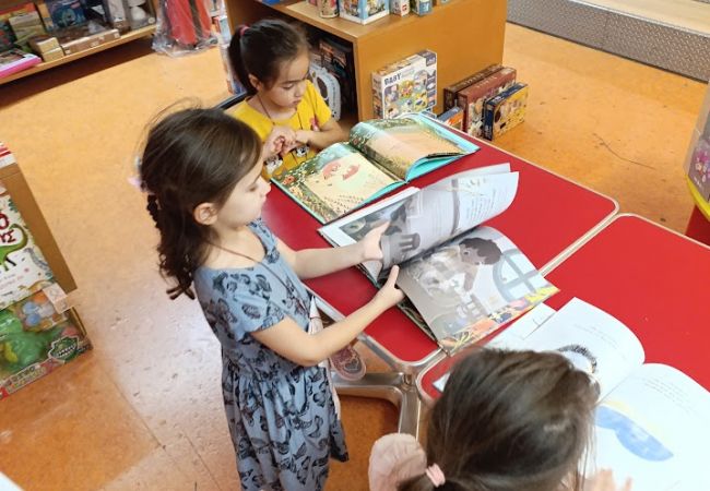 Επίσκεψη στο βιβλιοπωλείο