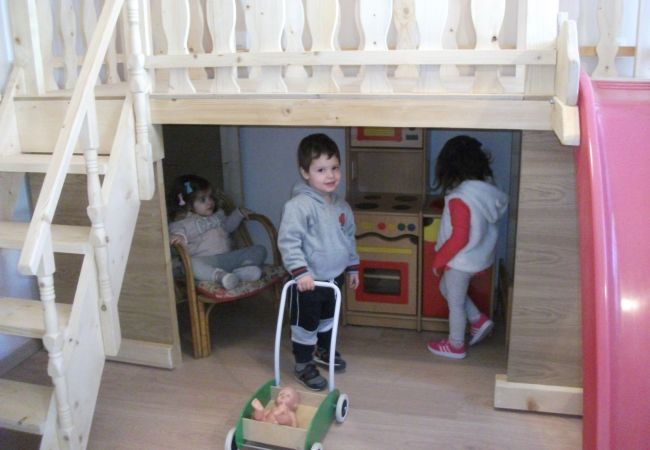 Παίζουμε στο κουκλόσπιτο